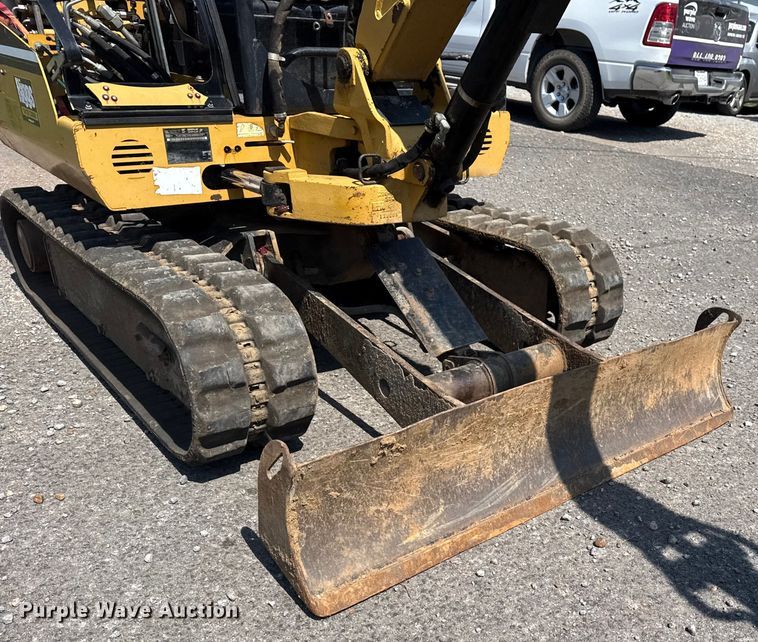 image for item DJ7799 2006 Caterpillar 302.5C mini excavator