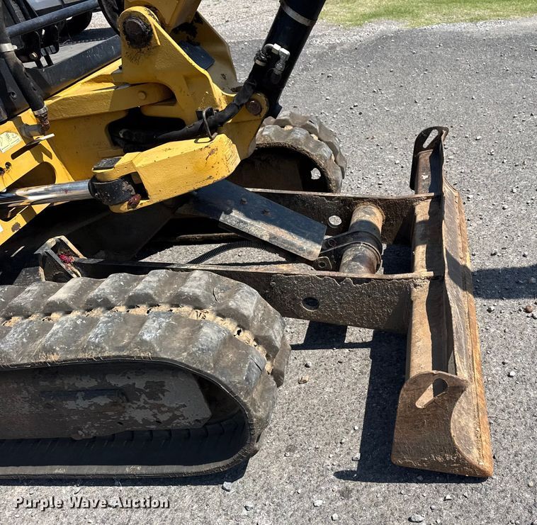 image for item DJ7799 2006 Caterpillar 302.5C mini excavator