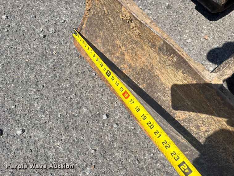 image for item DJ7799 2006 Caterpillar 302.5C mini excavator