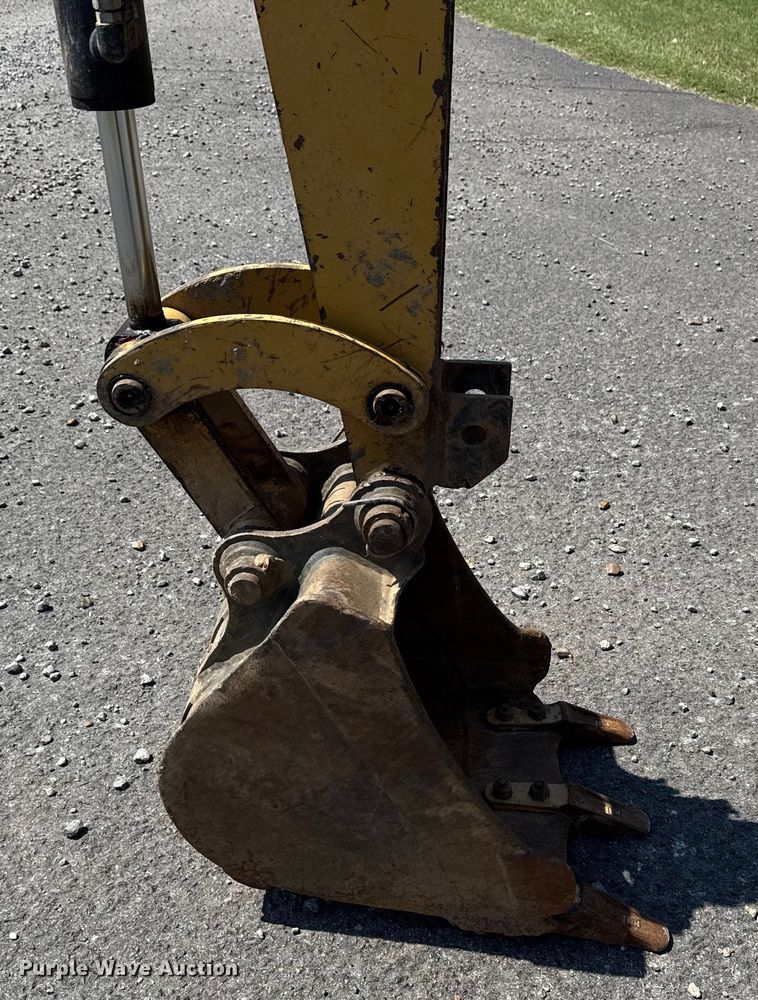 image for item DJ7799 2006 Caterpillar 302.5C mini excavator