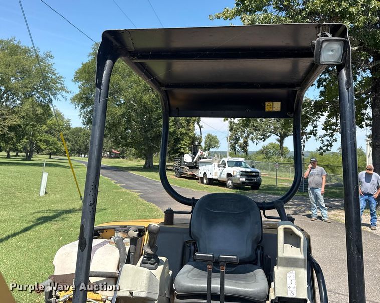 image for item DJ7799 2006 Caterpillar 302.5C mini excavator