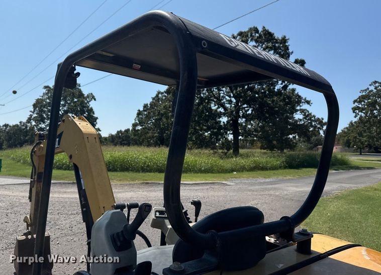 image for item DJ7799 2006 Caterpillar 302.5C mini excavator