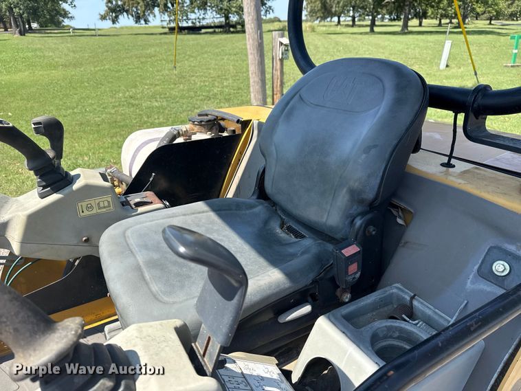 image for item DJ7799 2006 Caterpillar 302.5C mini excavator