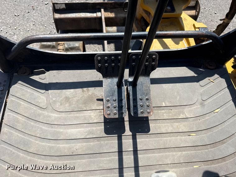 image for item DJ7799 2006 Caterpillar 302.5C mini excavator