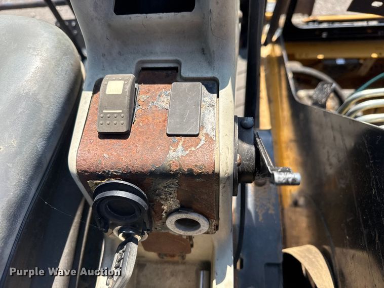 image for item DJ7799 2006 Caterpillar 302.5C mini excavator