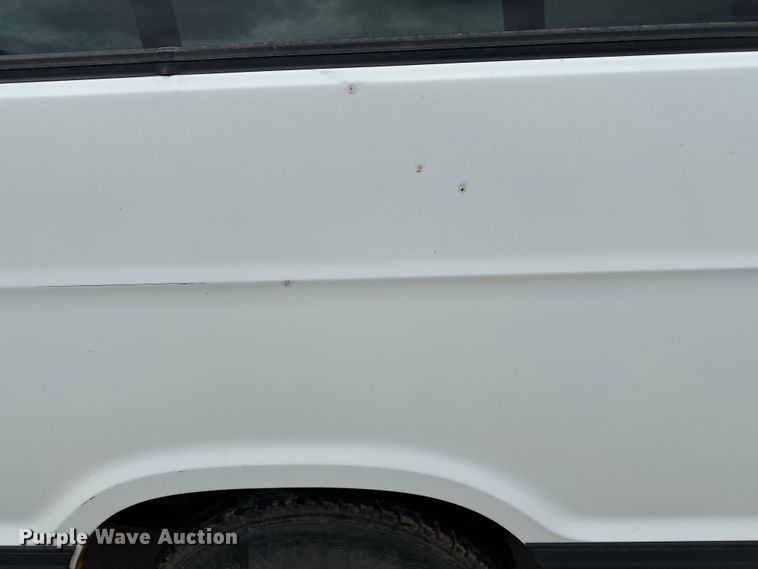 image for item DP8844 2000 Dodge Ram Wagon van