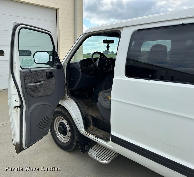image for item DP8844 2000 Dodge Ram Wagon van