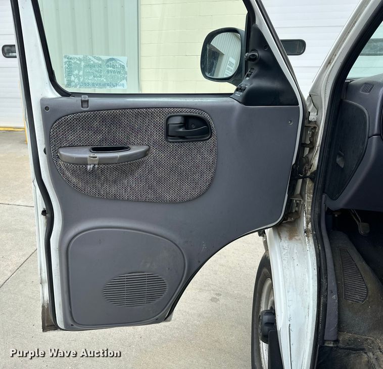 image for item DP8844 2000 Dodge Ram Wagon van