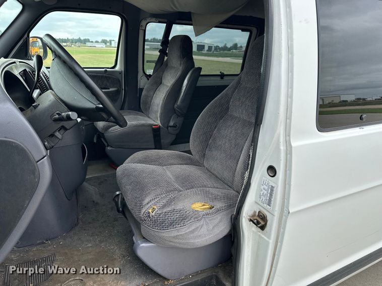 image for item DP8844 2000 Dodge Ram Wagon van