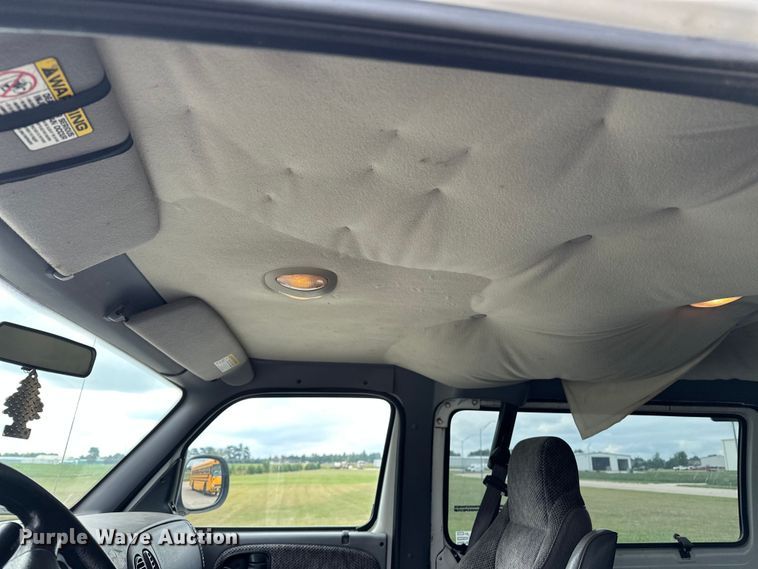 image for item DP8844 2000 Dodge Ram Wagon van