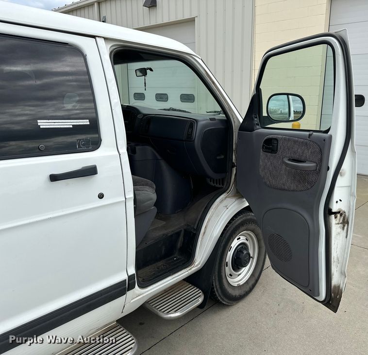 image for item DP8844 2000 Dodge Ram Wagon van