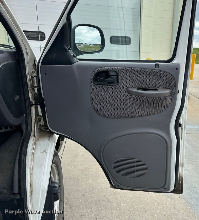 image for item DP8844 2000 Dodge Ram Wagon van