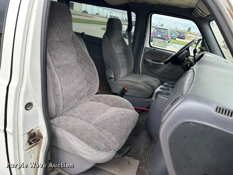 image for item DP8844 2000 Dodge Ram Wagon van