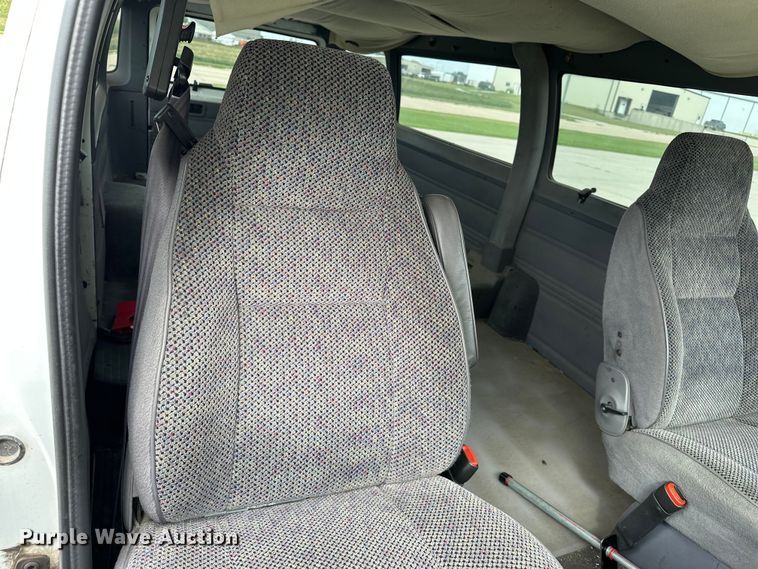 image for item DP8844 2000 Dodge Ram Wagon van