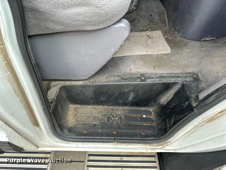 image for item DP8844 2000 Dodge Ram Wagon van