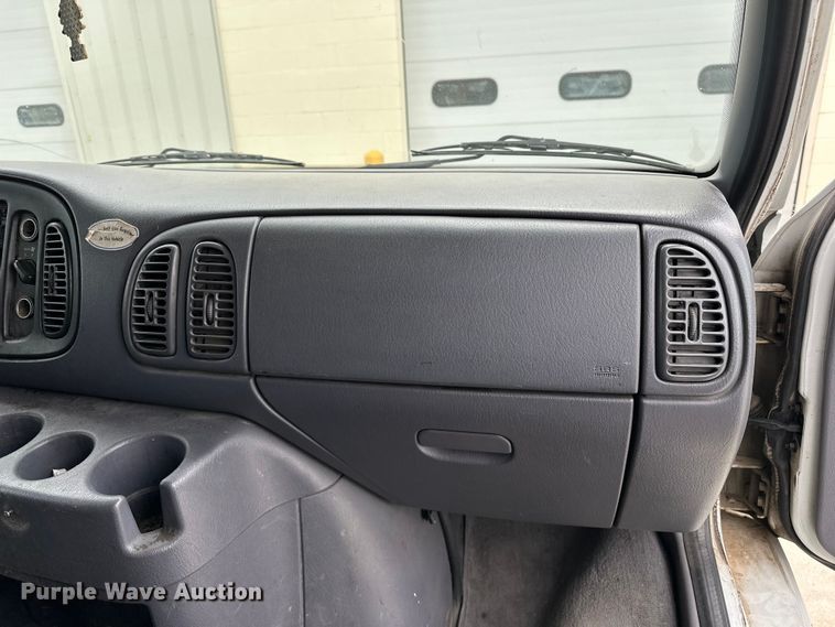 image for item DP8844 2000 Dodge Ram Wagon van