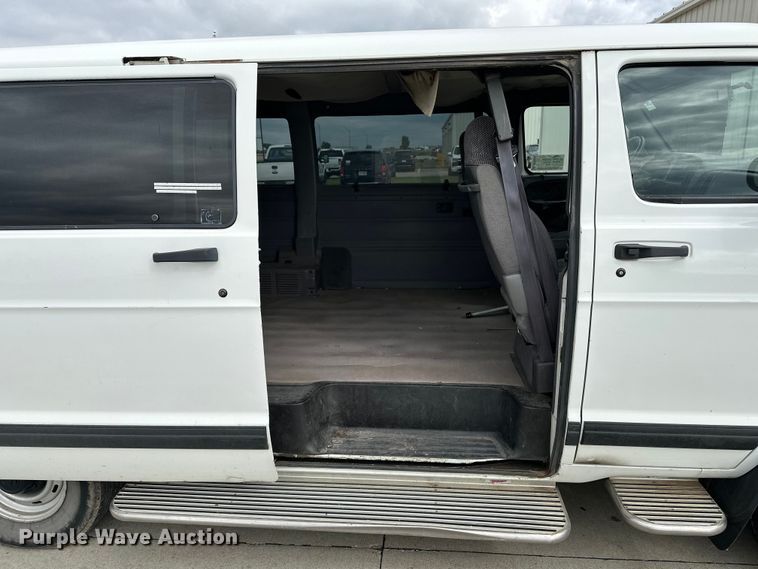 image for item DP8844 2000 Dodge Ram Wagon van