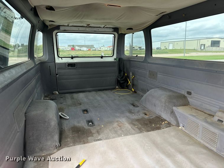 image for item DP8844 2000 Dodge Ram Wagon van