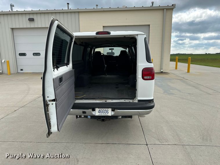 image for item DP8844 2000 Dodge Ram Wagon van