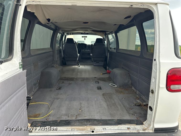 image for item DP8844 2000 Dodge Ram Wagon van
