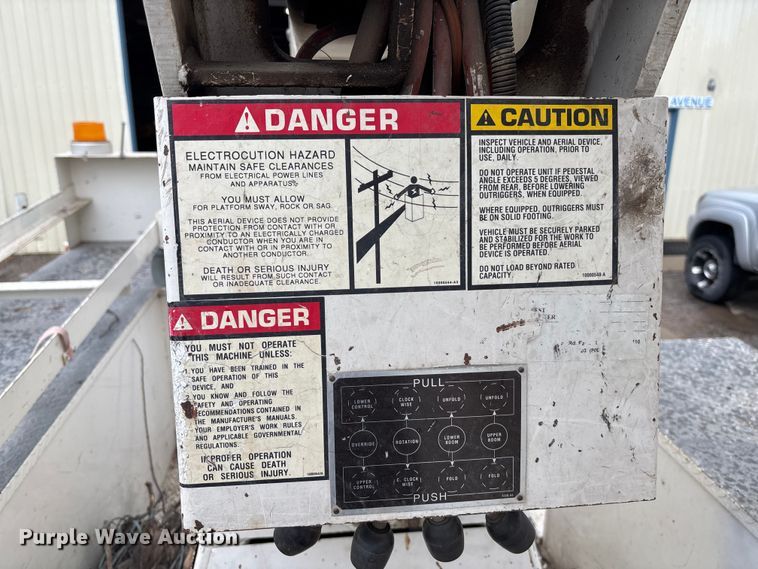 image for item DT3420 1995 Ford F450 Super Duty bucket truck