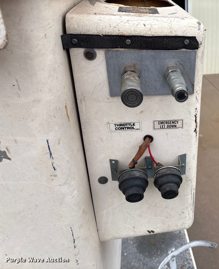 image for item DT3420 1995 Ford F450 Super Duty bucket truck