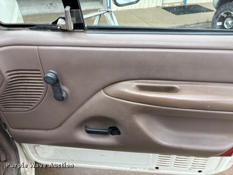 image for item DT3420 1995 Ford F450 Super Duty bucket truck