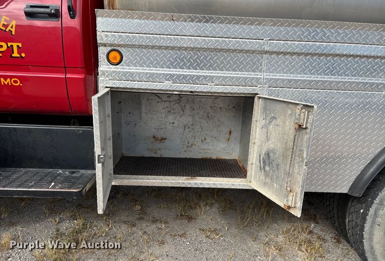 image for item DU1273 1993 GMC Top Kick C6500 tank truck