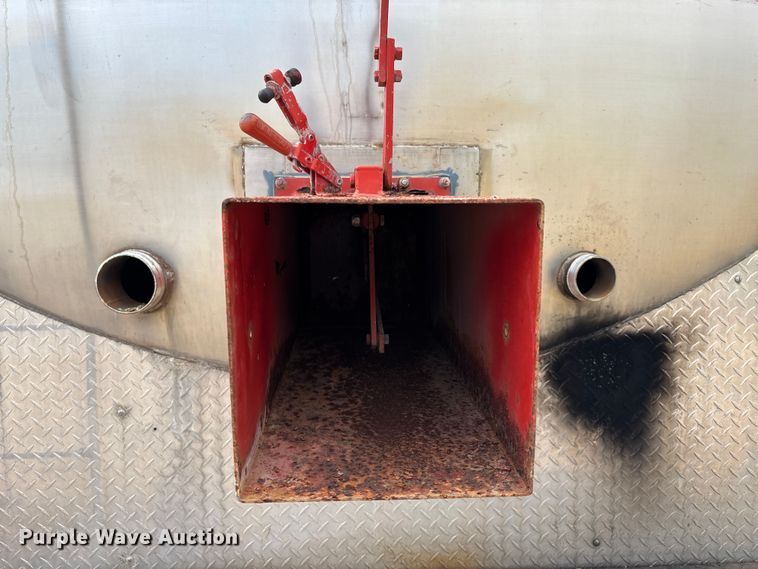 image for item DU1273 1993 GMC Top Kick C6500 tank truck