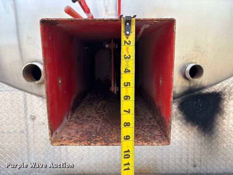 image for item DU1273 1993 GMC Top Kick C6500 tank truck