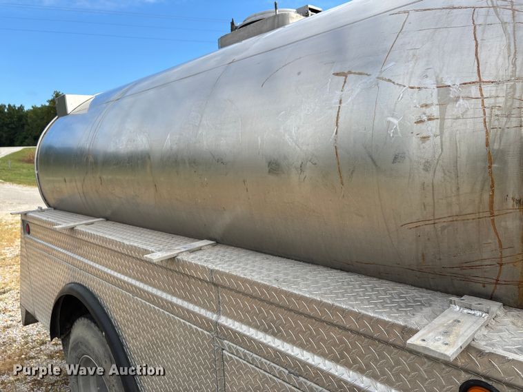 image for item DU1273 1993 GMC Top Kick C6500 tank truck