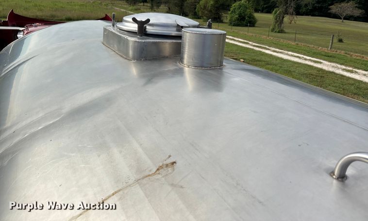 image for item DU1273 1993 GMC Top Kick C6500 tank truck