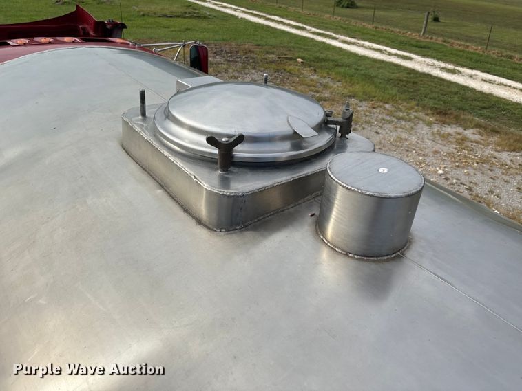 image for item DU1273 1993 GMC Top Kick C6500 tank truck