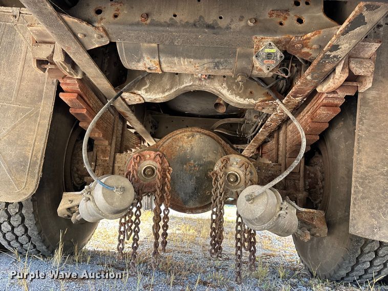 image for item DU1273 1993 GMC Top Kick C6500 tank truck