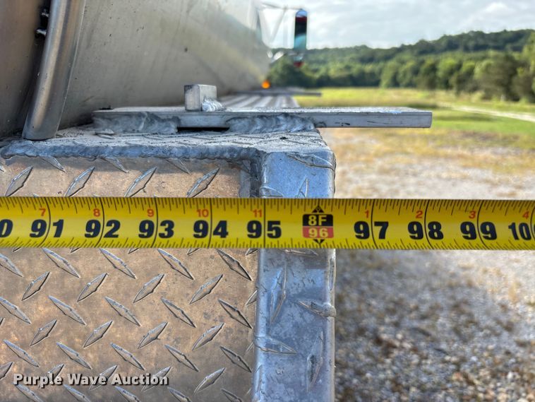 image for item DU1273 1993 GMC Top Kick C6500 tank truck