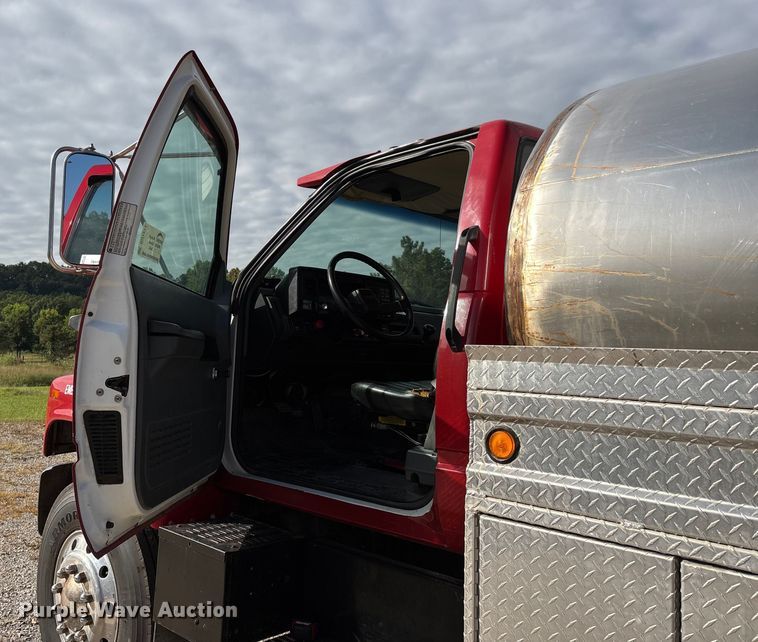 image for item DU1273 1993 GMC Top Kick C6500 tank truck