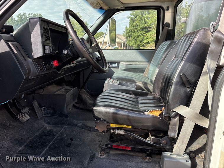 image for item DU1273 1993 GMC Top Kick C6500 tank truck