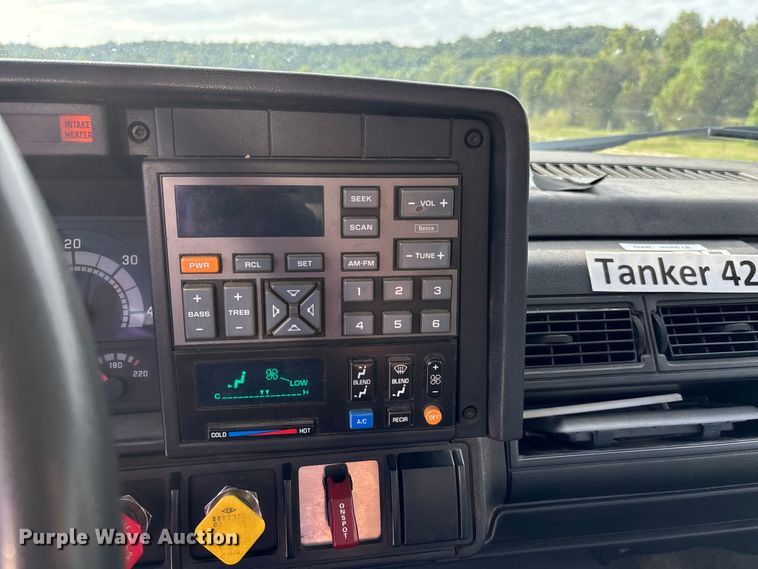 image for item DU1273 1993 GMC Top Kick C6500 tank truck