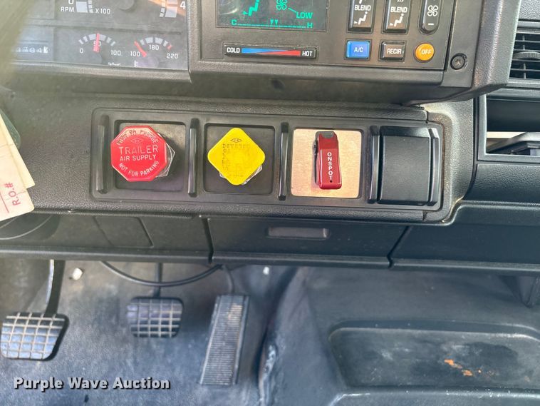 image for item DU1273 1993 GMC Top Kick C6500 tank truck