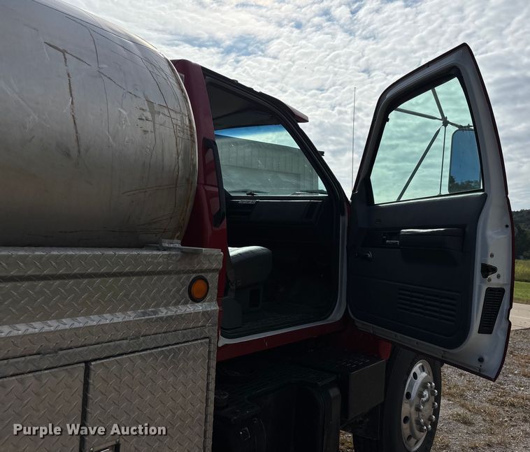 image for item DU1273 1993 GMC Top Kick C6500 tank truck