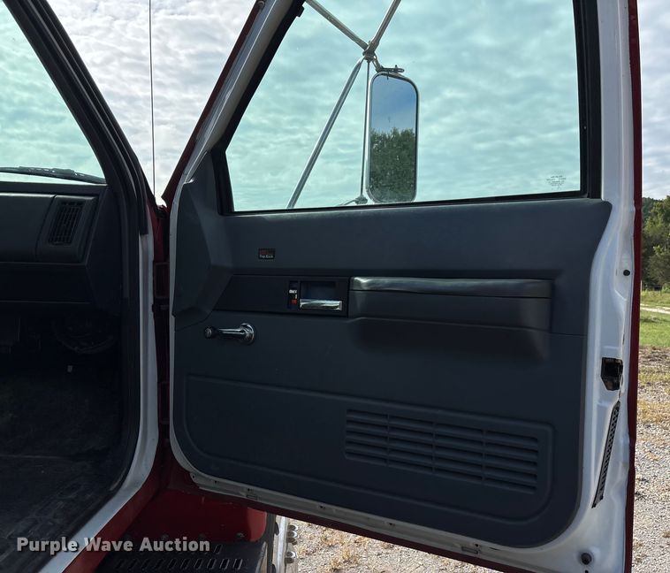 image for item DU1273 1993 GMC Top Kick C6500 tank truck