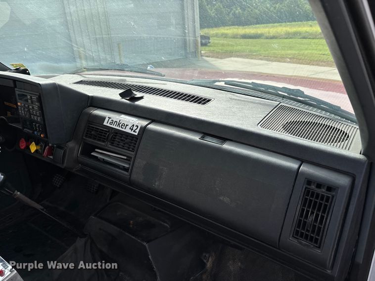 image for item DU1273 1993 GMC Top Kick C6500 tank truck