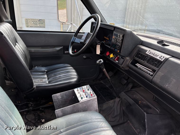 image for item DU1273 1993 GMC Top Kick C6500 tank truck