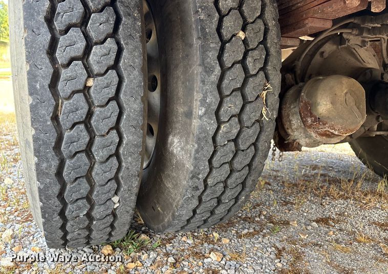 image for item DU1273 1993 GMC Top Kick C6500 tank truck