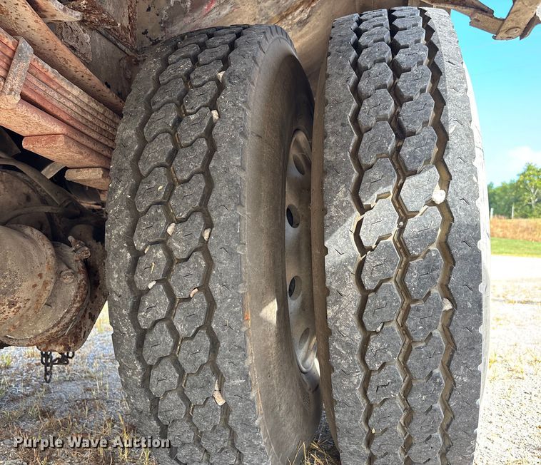 image for item DU1273 1993 GMC Top Kick C6500 tank truck