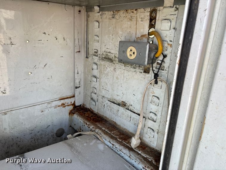 image for item DU1276 2000 Chevrolet C3500 utility bed pickup truck