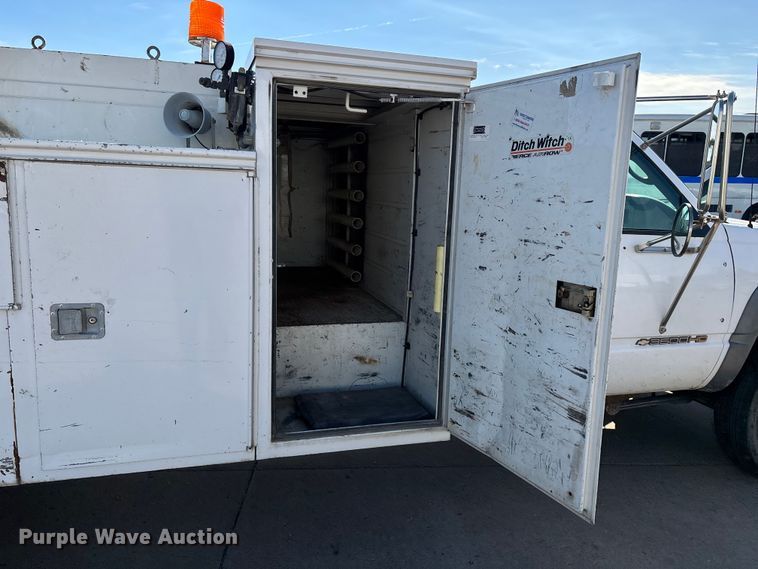 image for item DU1276 2000 Chevrolet C3500 utility bed pickup truck