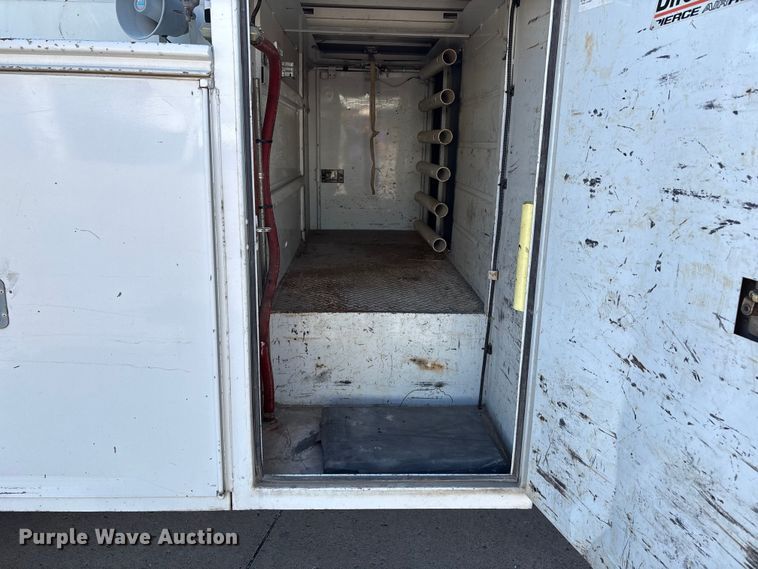 image for item DU1276 2000 Chevrolet C3500 utility bed pickup truck