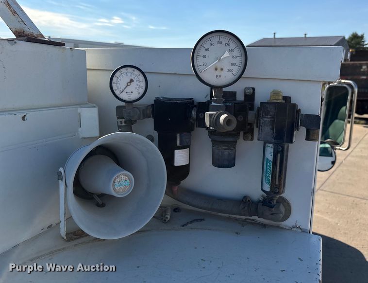 image for item DU1276 2000 Chevrolet C3500 utility bed pickup truck