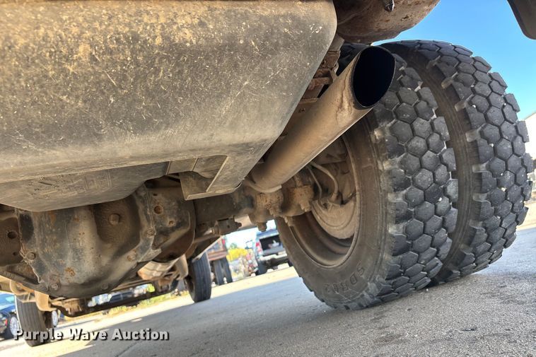 image for item DU1276 2000 Chevrolet C3500 utility bed pickup truck